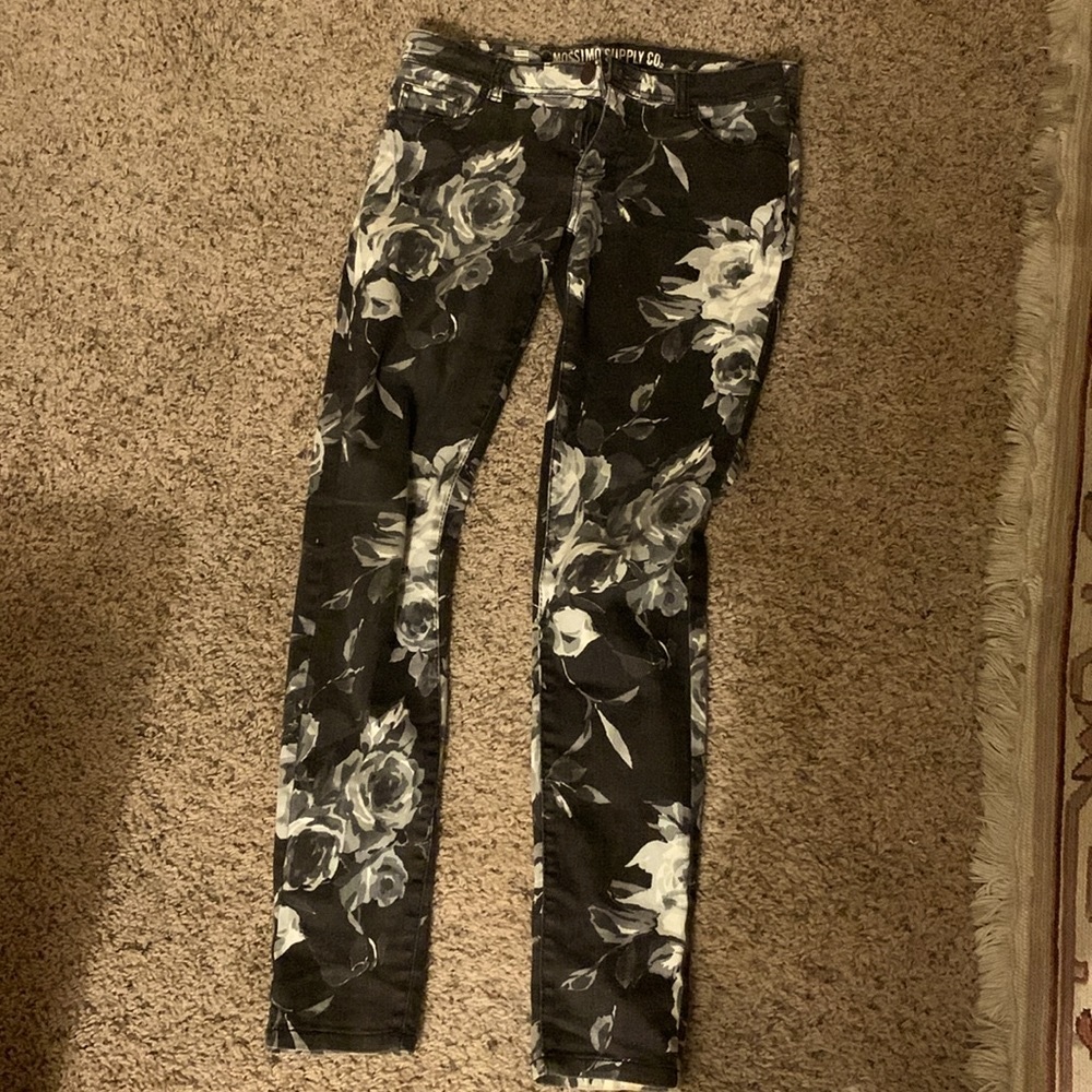 Floral 5 pocket skinny jeans. Cute for day and dress up for night. Like new.